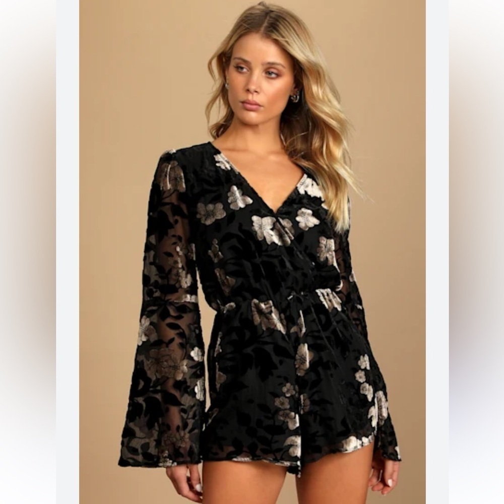 Lulus Fits the Mood Black Floral Print Velvet LS Romper Women’s Sz S NWT